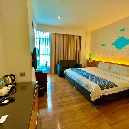 New World Express Motel Bintulu Esterno foto