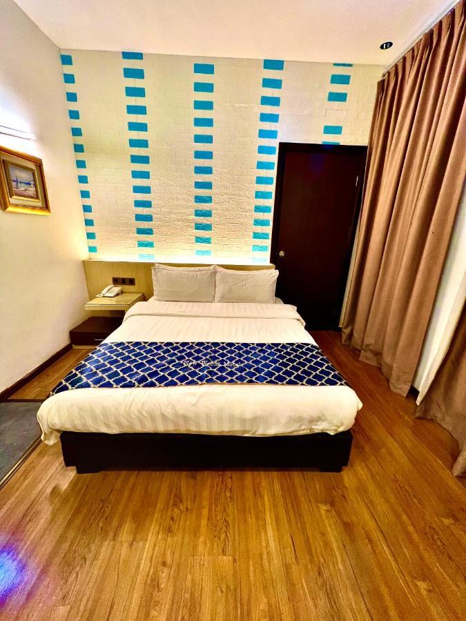 New World Express Motel Bintulu Esterno foto