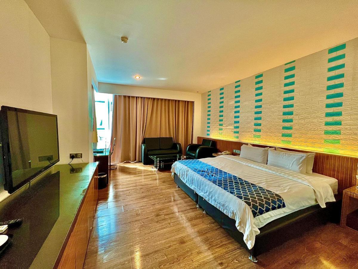 New World Express Motel Bintulu Esterno foto