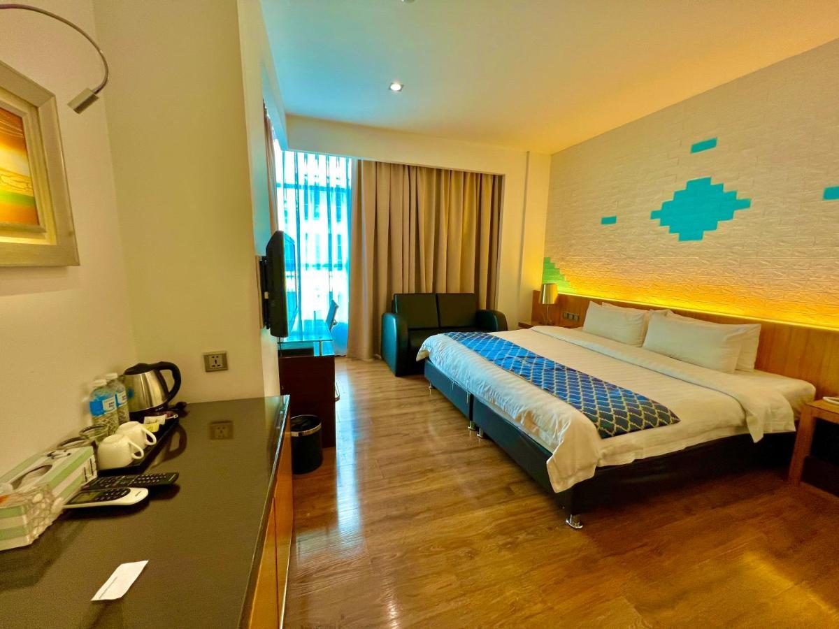New World Express Motel Bintulu Esterno foto