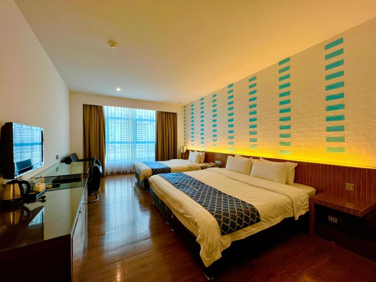 New World Express Motel Bintulu Esterno foto