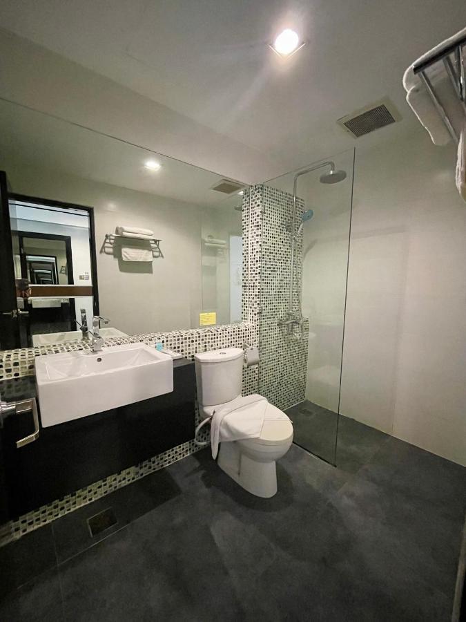 New World Express Motel Bintulu Esterno foto