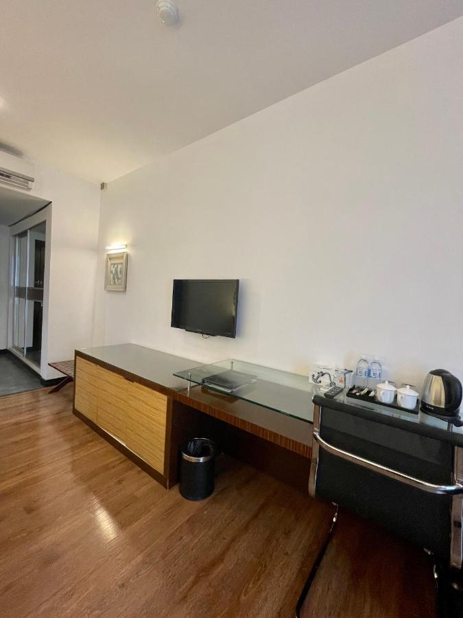 New World Express Motel Bintulu Esterno foto