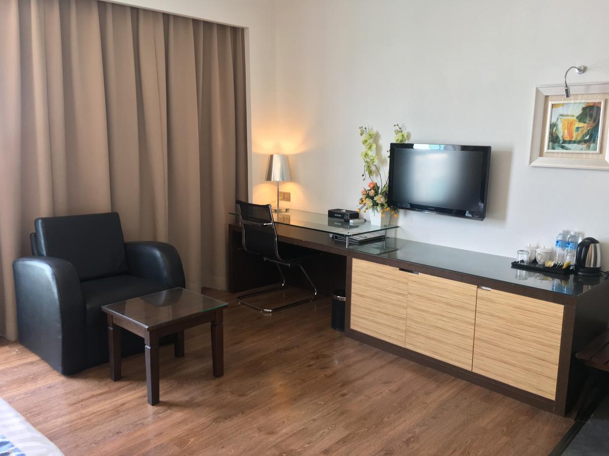 New World Express Motel Bintulu Esterno foto